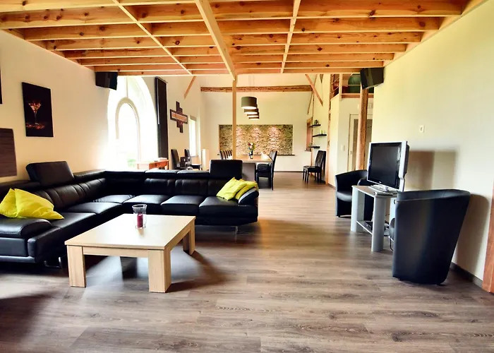 Spacious In La Roche En Ardenne فيلة